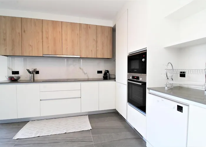 By The Sea アパート